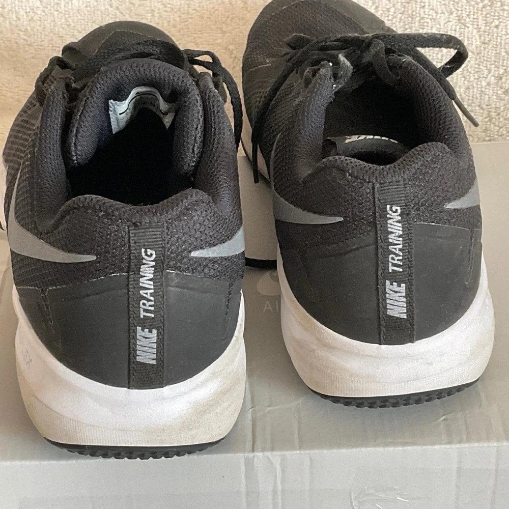 Nike Black and White Athletic Shoes - Picture 7 of 9